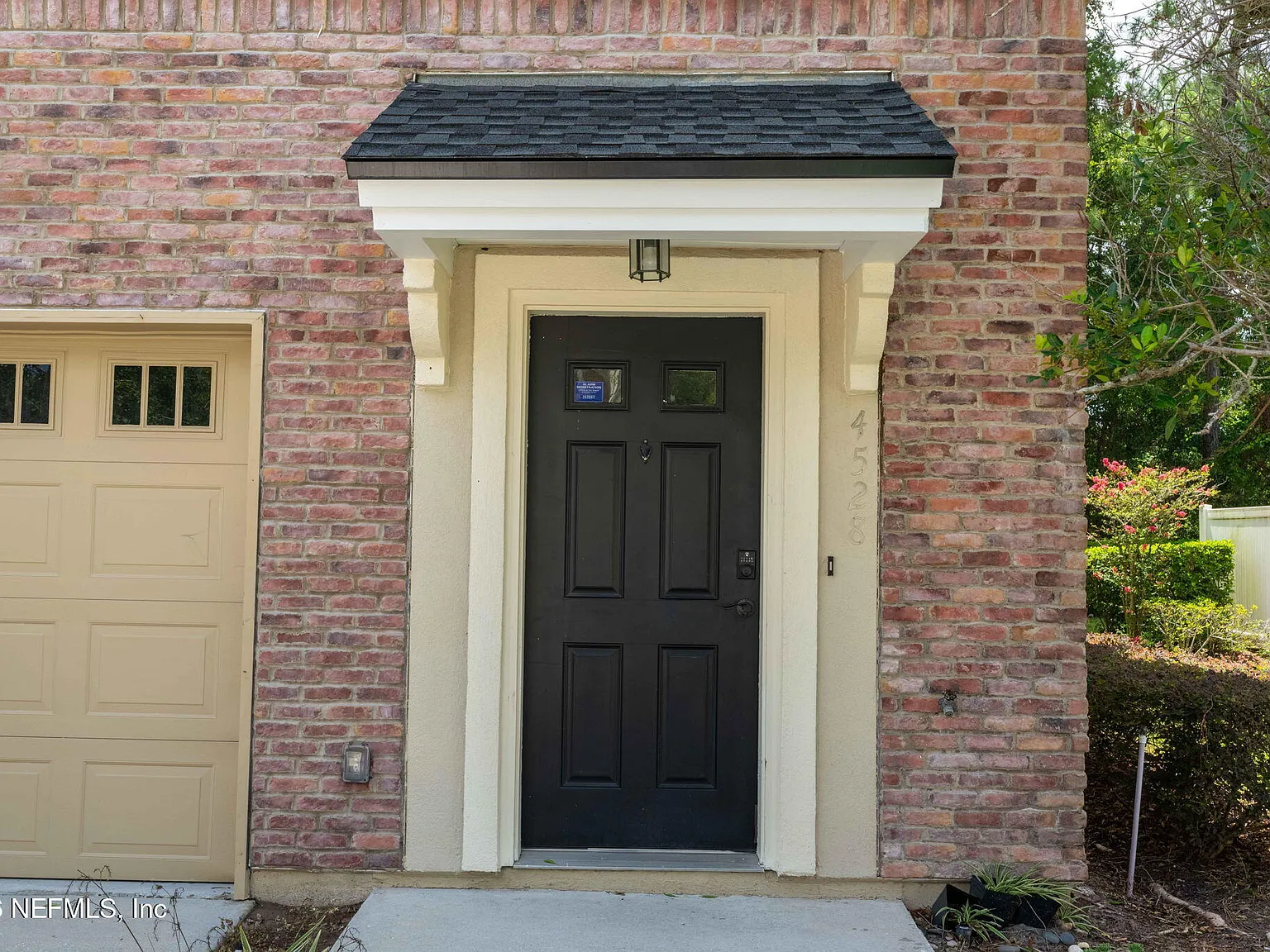 3 bed, 3.5 bath, 2142 sqft, $2,500 — Photo 3