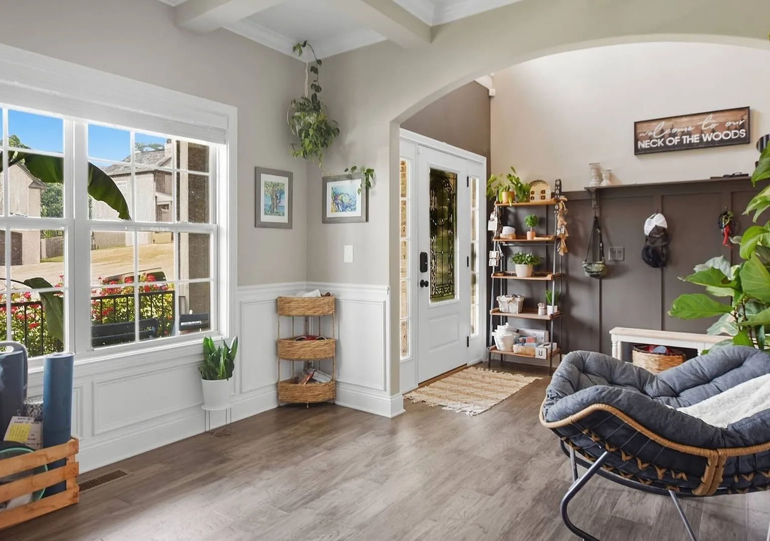 Dog Friendly Four Bedroom with Bonus! — Photo 2