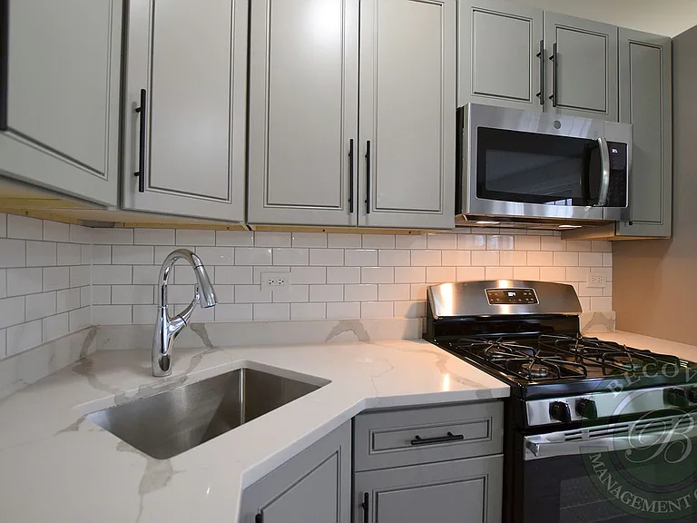 The 1521 Sherwin — Photo 66