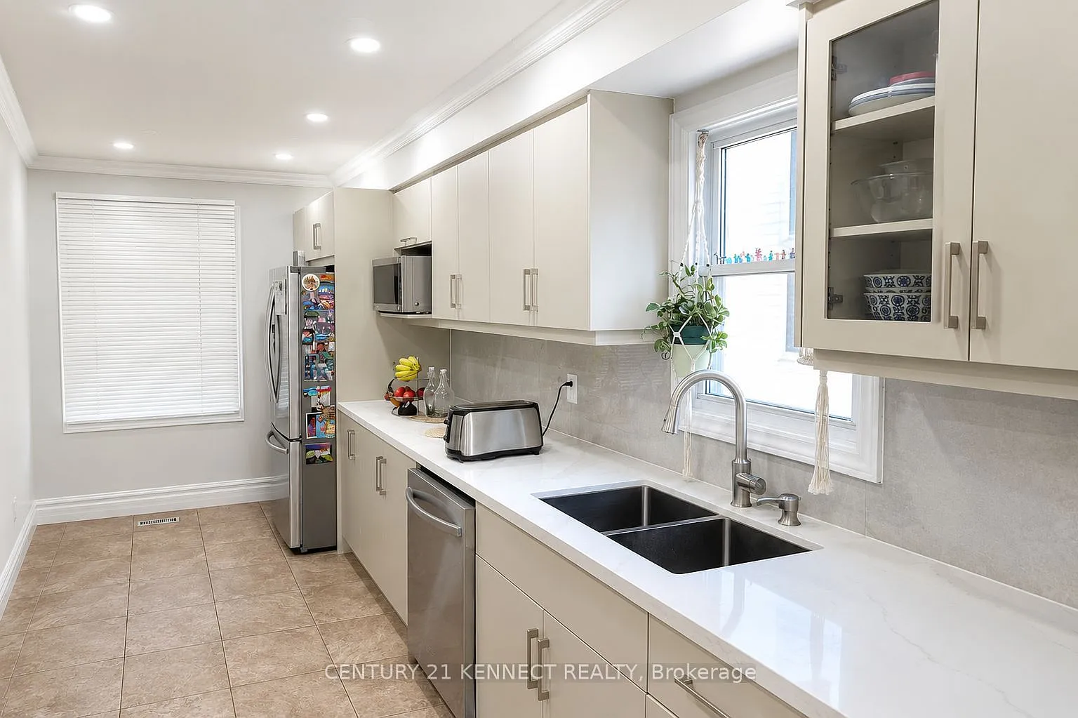 3 bed, $3,000 — Photo 4