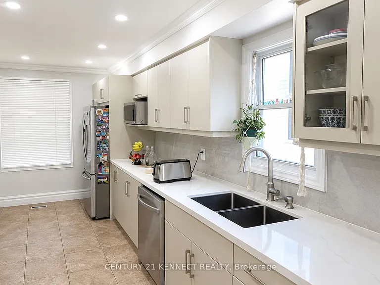 4 Somerset Dr — Photo 4