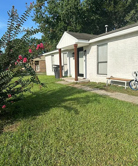 3213 Gerald Dr E — Photo 1