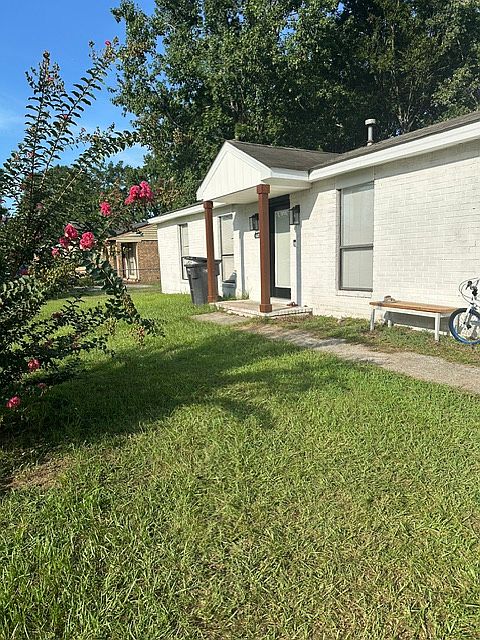 1st image of 3213 Gerald Dr E