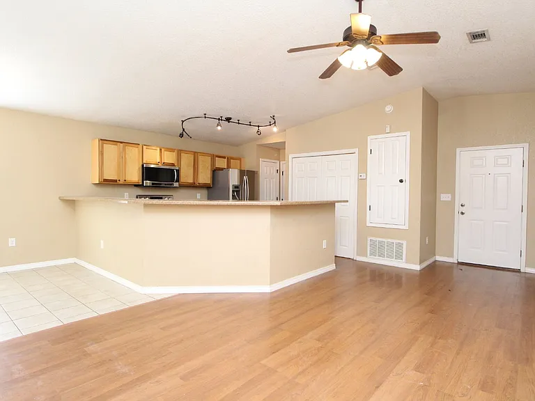 416 Bremen Ave — Photo 2