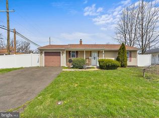 72 Incurve Rd, Levittown, PA 19057