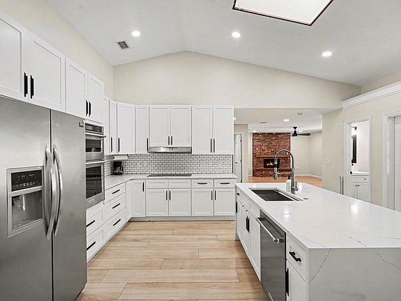 5th image of 2555 Kumquat Street NE