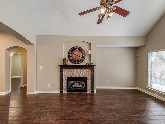 2nd image of 3803 Sabrina Oaks Ln