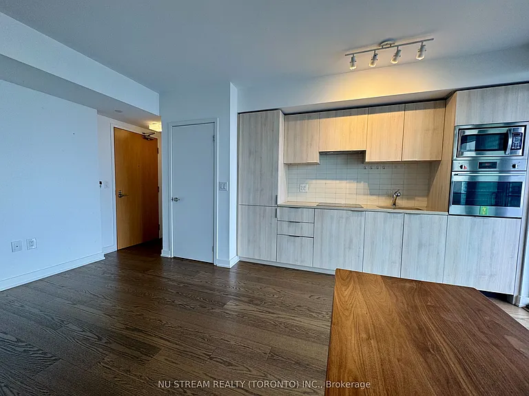 11 Wellesley St W #3113 — Photo 4