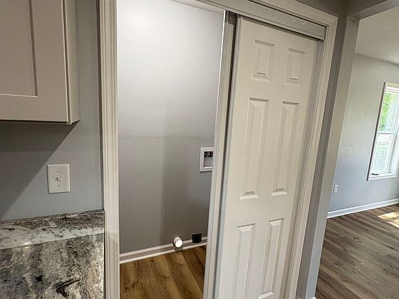 5th image of 501 Hillside Dr