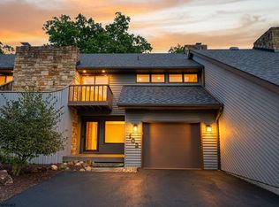 102 Lakeview Dr, Morgantown, WV 26508