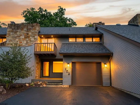 102 Lakeview Dr, Morgantown, WV 26508