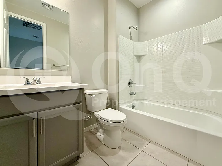 15711 W Monroe St — Photo 11