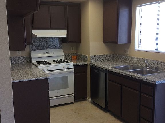3rd image of 1421 E Nocta St #3