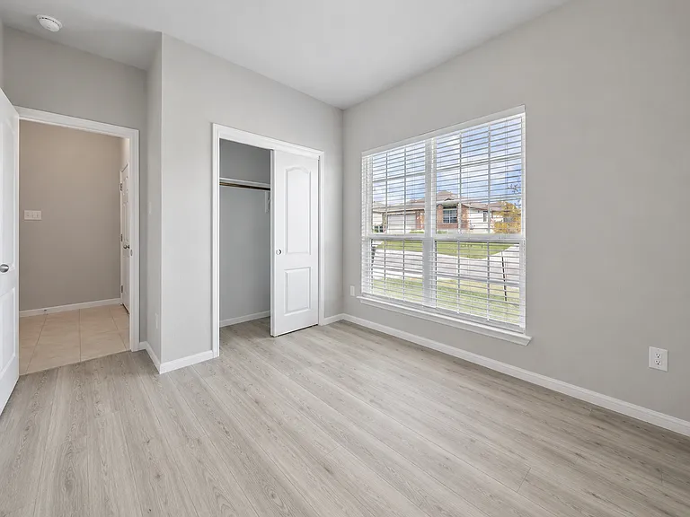 2217 Petersburg Ln — Photo 15