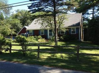 7 Winnatuxett Beach Rd, Mattapoisett, MA 02739