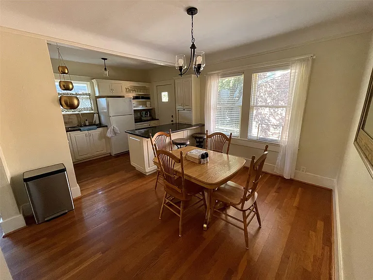 1604 Castle Ct — Photo 8