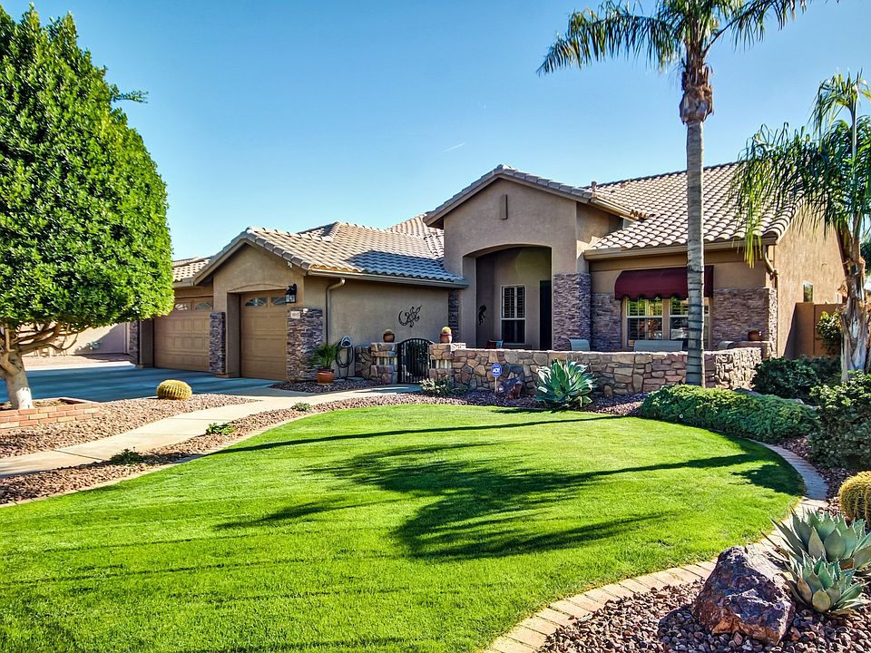 Beautiful front yard