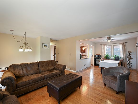 4th image of 616 Shorewood Dr