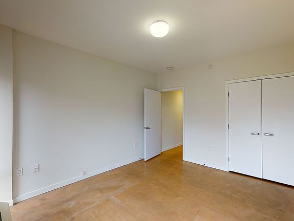 5th image of 4857 Broadway APT 4C