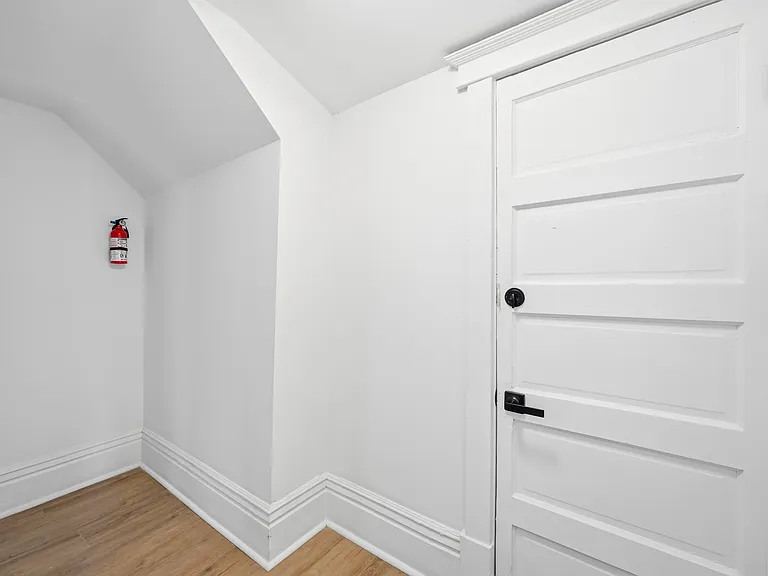 144 Arlington St — Photo 32