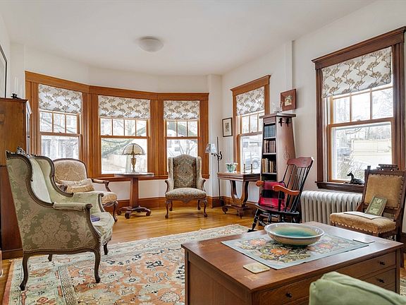 5th image of 119 Appleton St