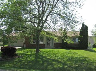 3565 S Cottonwood Rd, New Berlin, WI 53151