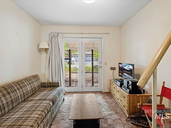 5th image of 815 Reedy Ln