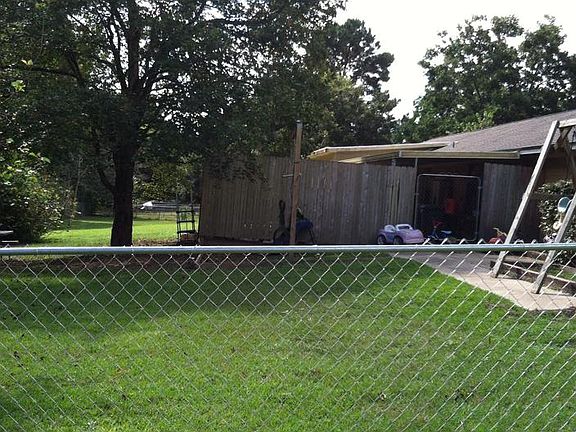 3rd image of 702 Georgia Oak St