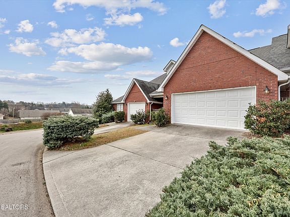 3rd image of 209 Covington Ln