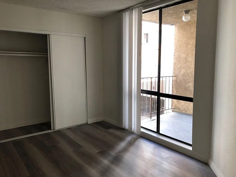 515 S Lafayette Park Pl — Photo 7