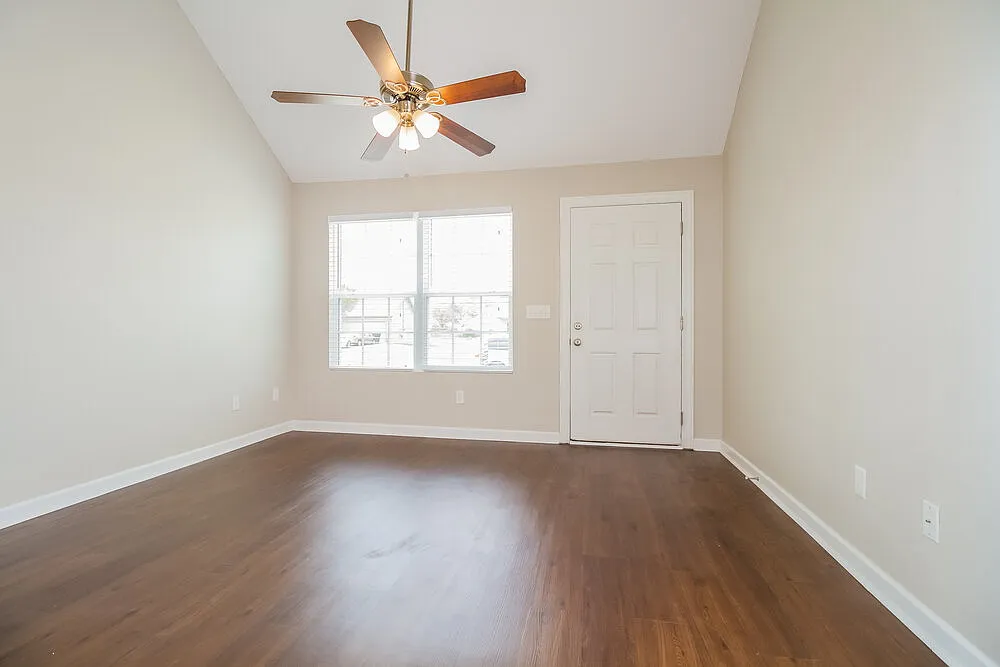 4 bed, 2.0 bath, 1412 sqft, $2,830 — Photo 2