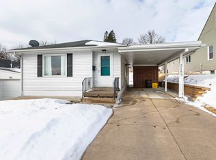 2185 Broadlawn Rd, Dubuque, IA 52001