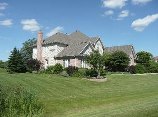 201 Mooregate Trl, Hawthorn Woods, IL 60047