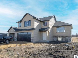 11 Sunset Ct, North Mankato, MN 56003