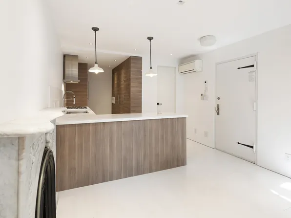 439 West 21st Street image 9 of 12