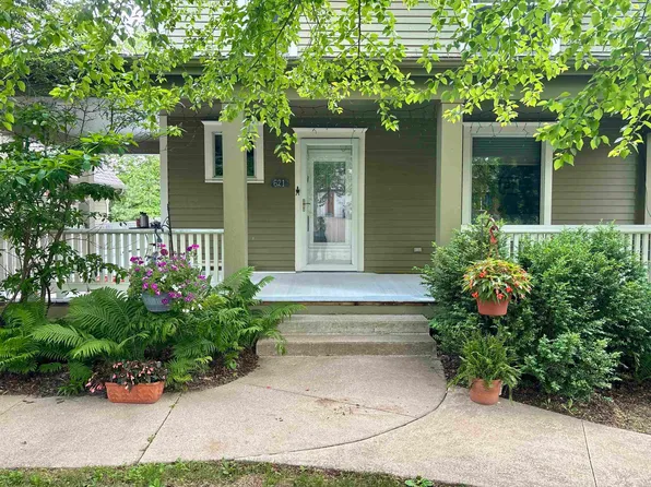 621 North St, Decorah, IA 52101