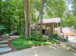 6424 Lakerest Ct, Raleigh, NC 27612