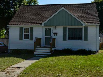 100 Gould Ave, Warwick, RI, 02888