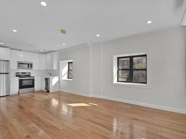 31 Roosevelt Place image 1 of 14