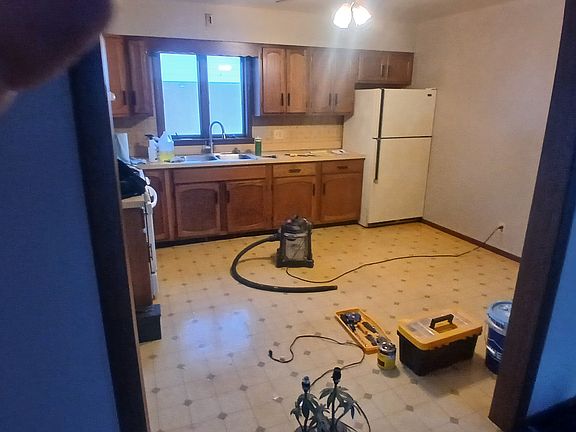 3rd image of 216 Montgomery Ave APT 1