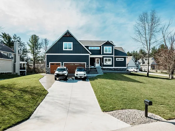 39 Boulder Dr, Norton Shores, MI 49441