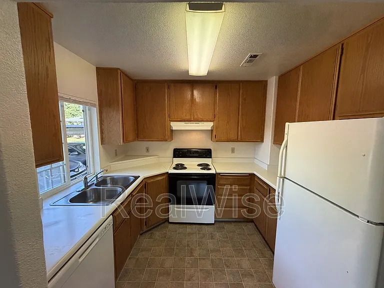 2141 NW North Hill Dr #B — Photo 8