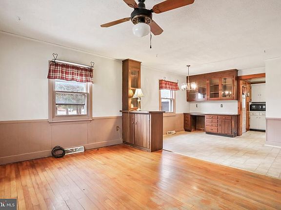 2nd image of 1199 Warm Spring Rd