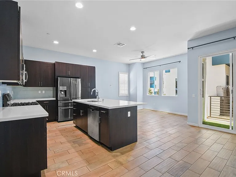 722 Ellis Dr — Photo 4