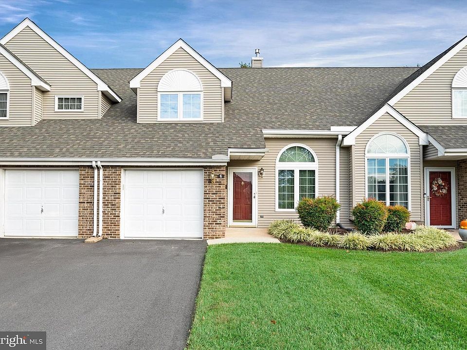 1st image of 6 Grosvenor Ct #14