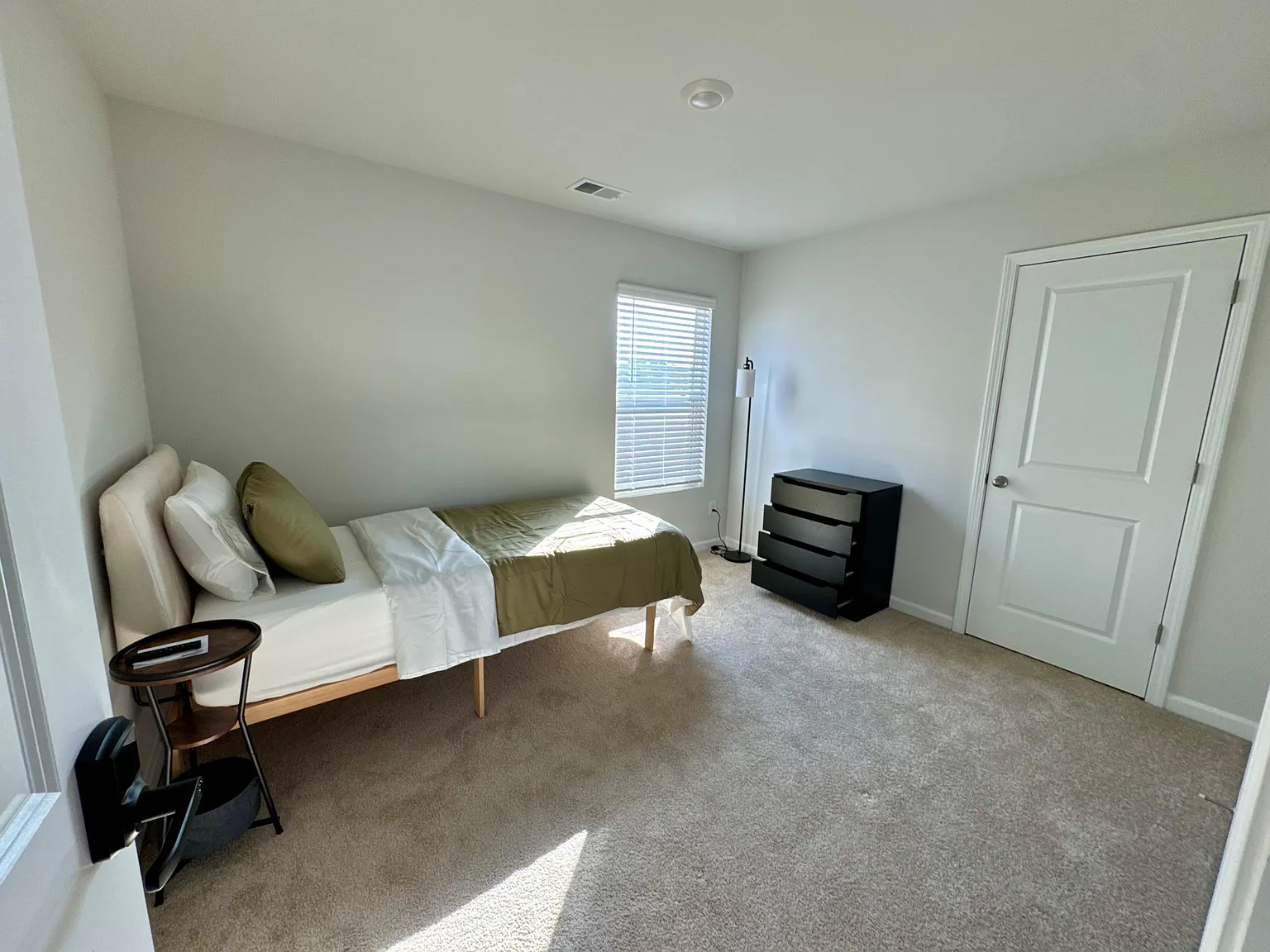 4 bed, 2.5 bath, 1976 sqft, $806 — Photo 4