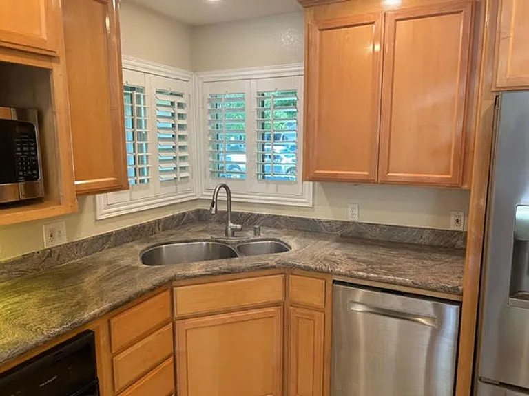 1204 Redcliff Dr — Photo 17