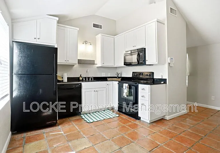 3528 Rogers Ave — Photo 12