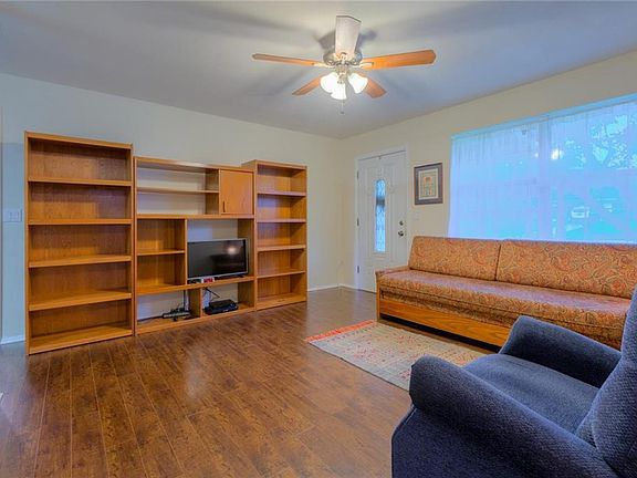 5th image of 650 S Carpenter Ave