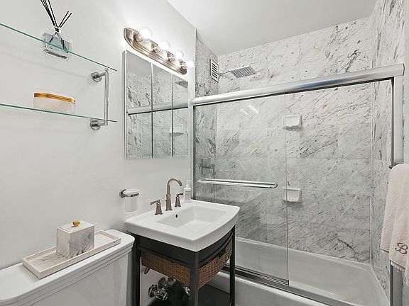 5th image of 360 W 22nd St APT 10R